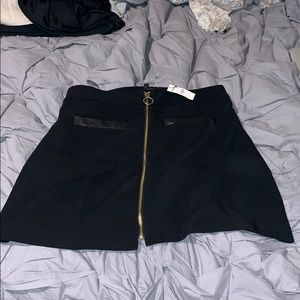Gorgeous zipper front express black & gold skirt